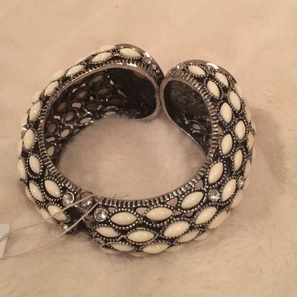 Statement bracelet - Picture 3 of 4